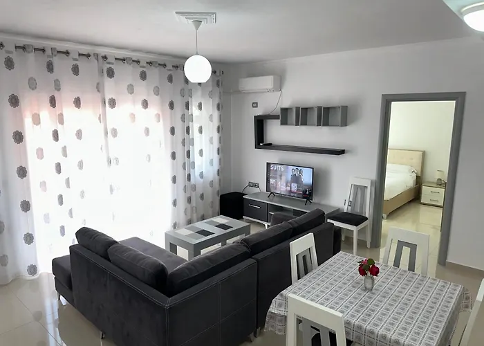 Elisabeth * Sarandë